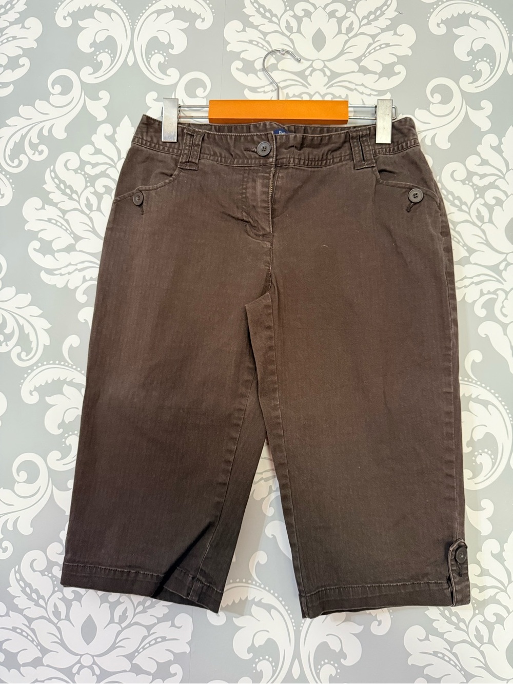 💫10/$25 • Reitmans Dark Brown Capri Pants with Button Tab Detail